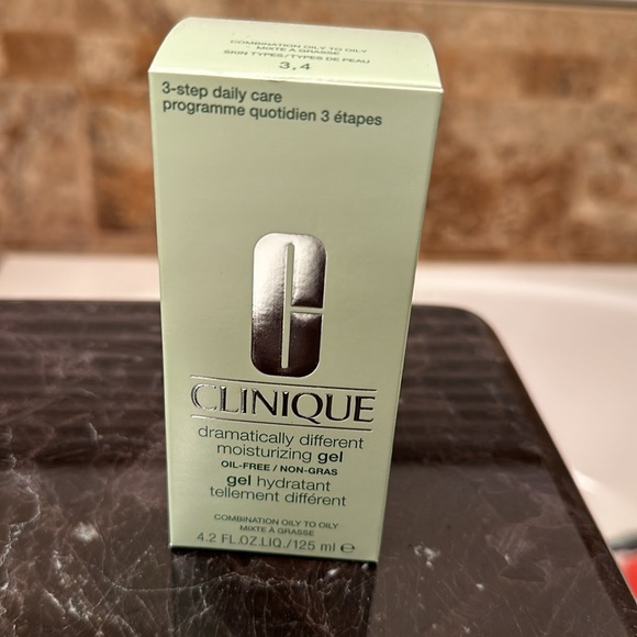 Clinique dramatically different moisturizing gel NEW in box - Picture 3 of 7